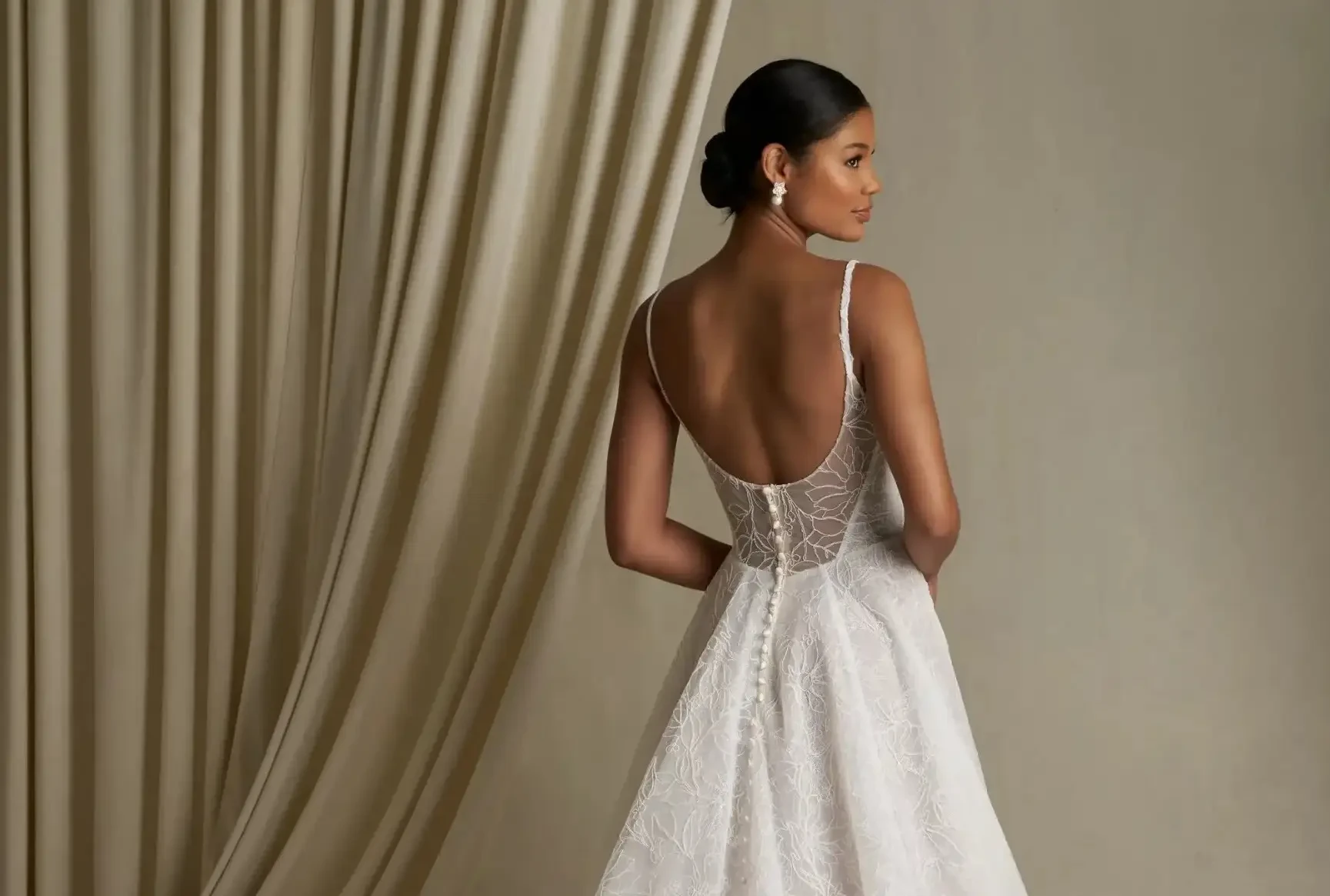 What to Know Before Wedding Dress Shopping. Desktop Image
