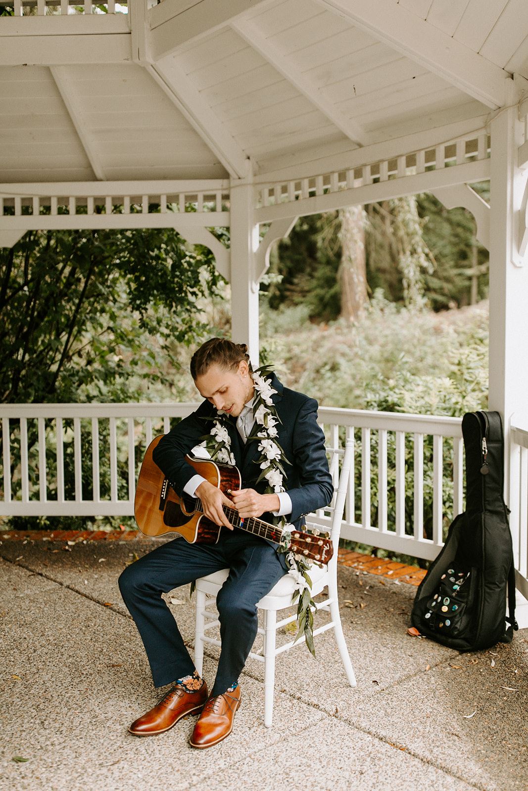 groom playing guitar during first look for bride in oregon city oregon