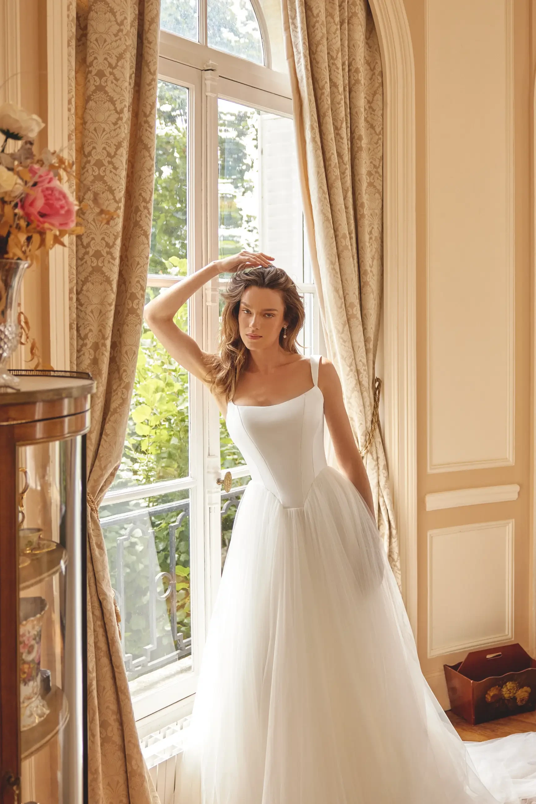 Clean ballgown with tulle skirt and basque waist
