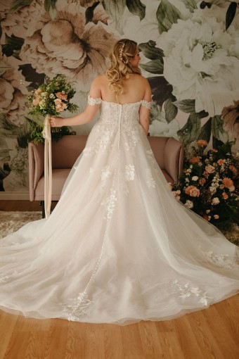 Julia Leigh Style 5718 #2 thumbnail