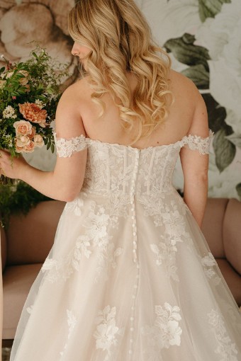 Julia Leigh Style 5718 #3 thumbnail