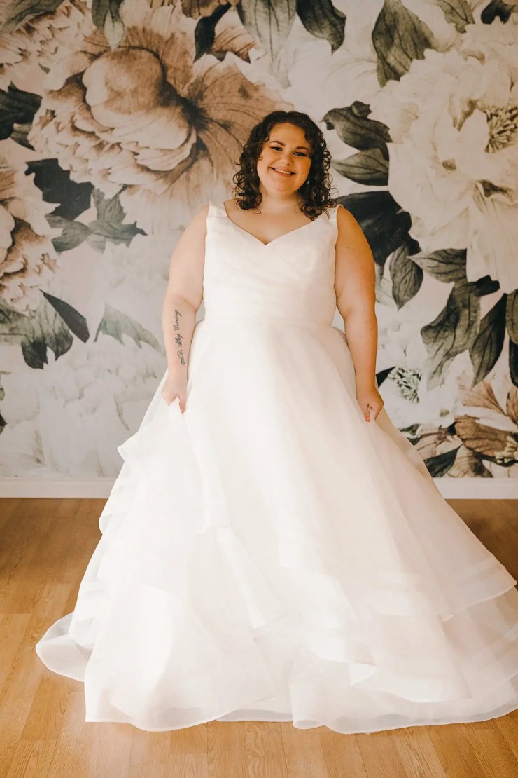 Julia Leigh Style 5944PL Default Thumbnail Image