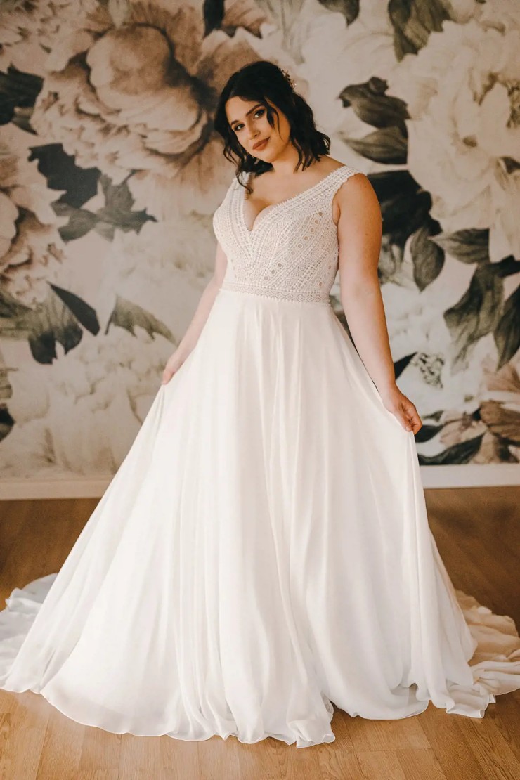 Julia Leigh Style 5835PL Default Thumbnail Image